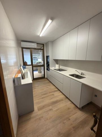 4 room luxury Flat for rent in Valencia, Spain - Photo 3