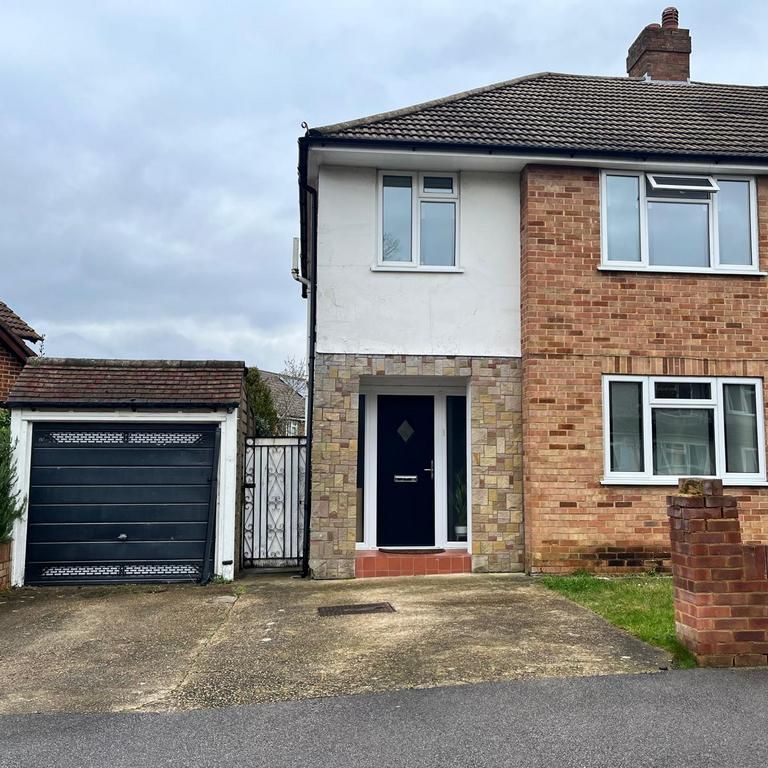 3 bedroom semi-detached house to rent - Photo 1