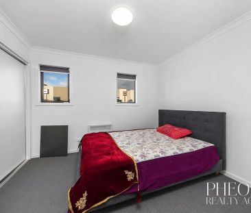 “Modern 2 BEDROOM TOWNHOUSE PLUS STUDY” - Photo 3