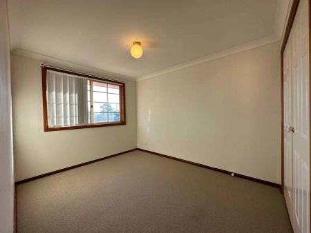 “Wonderful 3 bedroom Home - GREAT LOCATION” - Photo 2