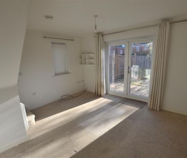 Cadet Close, New Stoke Village, Coventry - Photo 2