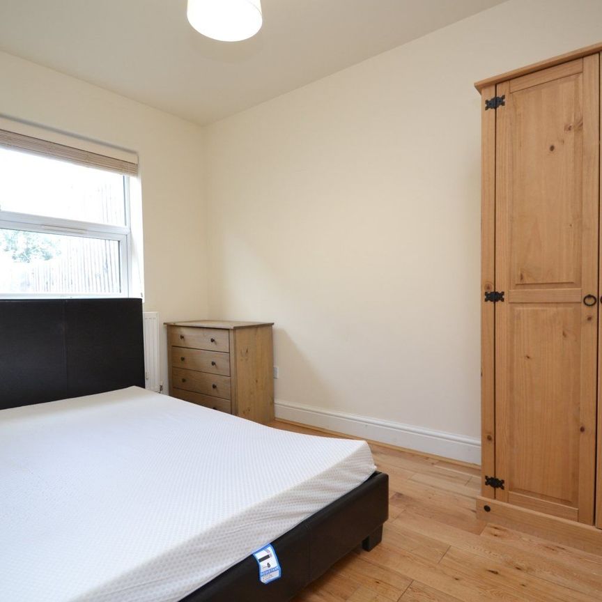 Loampit Vale, London, SE13 - Photo 1