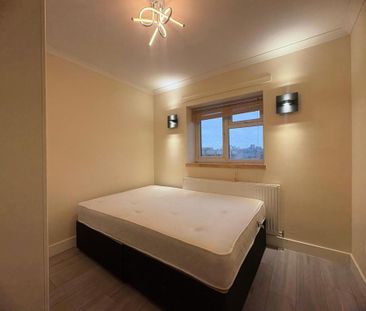 3 bedroom flat to rent - Photo 3