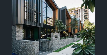 Rare city 3 bed Townhouse + up to 8wks RENT FREE * - book your inspection today! - Photo 5