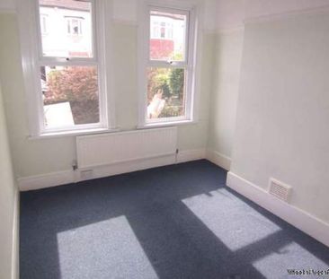 2 bedroom property to rent in Westcliff On Sea - Photo 6