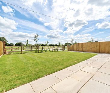 4 bedroom end of terrace house to rent - Photo 1