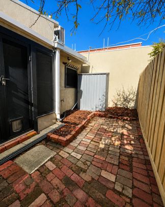 Charming 2-Bedroom Home in Yarraville! - Photo 1