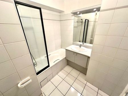 Location Appartement 1 pièce 30m² LYON 7ème - Photo 5