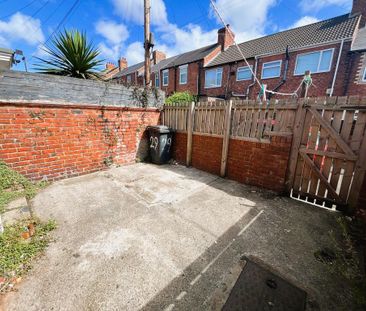 2 bedroom terraced house to rent - Photo 2