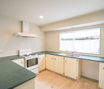 Low Maintenance Brick & Tile Home - Photo 2