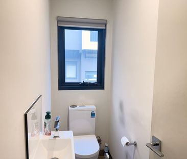 Beautiful Townhouse in Oakhill Estate, Reservoir - Photo 6