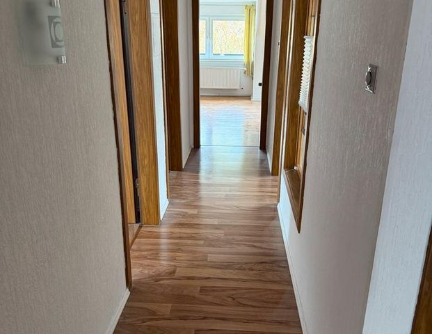 Wohnen wie im eigenen Haus - 3,5 Zi DG Wohnung mit Garten & EK - Foto 1