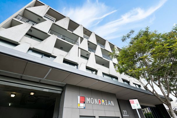 Modern Elegance in Woolloongabba: Two-Bedroom Two Ensuite Retreat - Photo 1