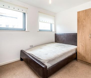 2 bedroom flat to rent - Photo 2
