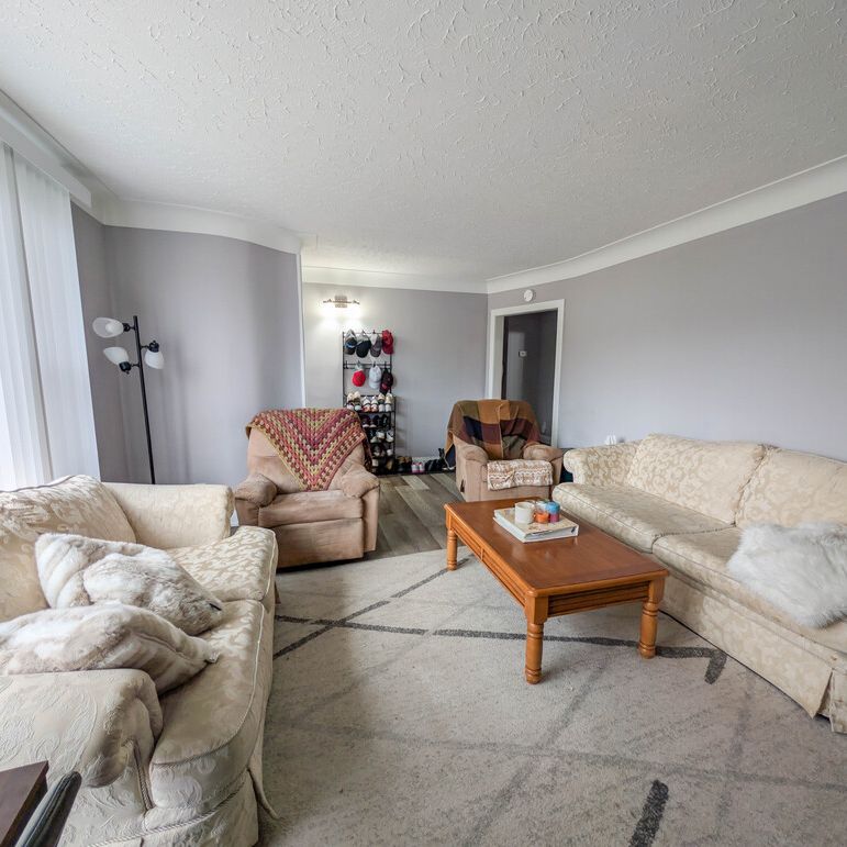 117 Louth St, St. Catharines - 6 Bedroom House - Photo 1