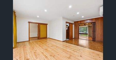 BEAUTIFUL 3 BEDOOM SOLID BRICK FAMILY HOME WITH BONUS CAR SHED AND SPACIOUS REAR YARD! - Photo 2