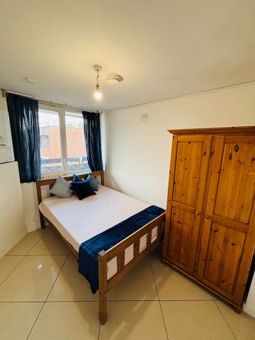 Room in a Shared Flat, London, SW8 - Photo 5