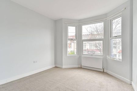 3 bedroom flat to rent - Photo 2