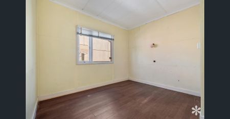 Character Home - Photo 3