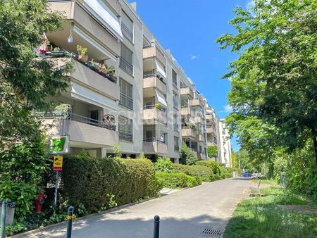 Spacieux appartement de 4 pièces avec deux balcons situé au 2ème étage - Photo 4