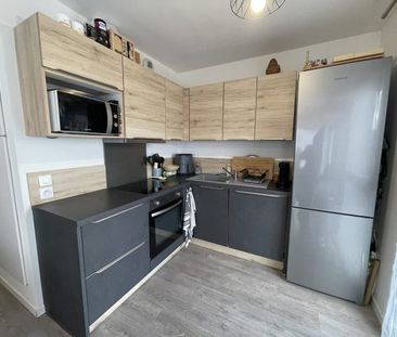 A LOUER - BEAU T2 + BALCON + 2 PARKINGS + CAVE - Photo 4