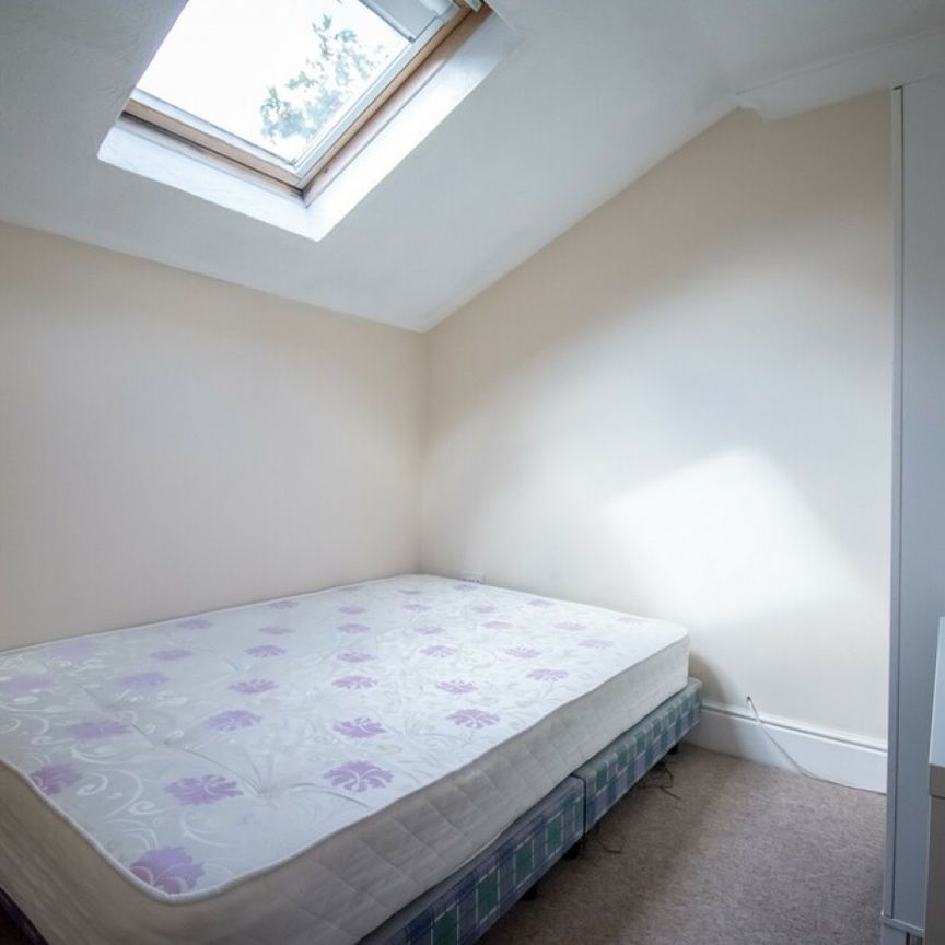 5 Bed Student House on Ridley Road - Photo 1