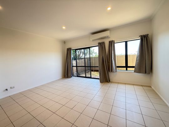 Newly Refurbished 3-Bedroom Duplex Townhouse - Photo 1