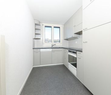 Grosszügige 3.5 Dachzimmer-Wohnung in Muttenz - Foto 3