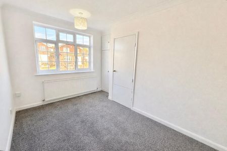 4 bedroom detached house to rent - Photo 3