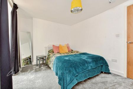 2 bedroom flat to rent - Photo 4