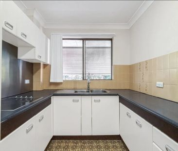 Cosy Two-Bedroom Apartment in a Prime Location - Photo 3