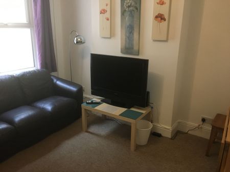 3 bedroom house - Photo 2