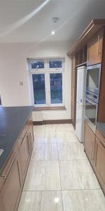 4 bedroom semi-detached house to rent - Photo 3