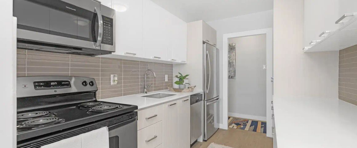 Fairview Tower — 3 Bedroom 2 Bath - Photo 1
