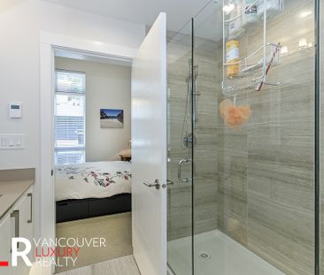 Townhouse in Port Moody, BC - Photo 4