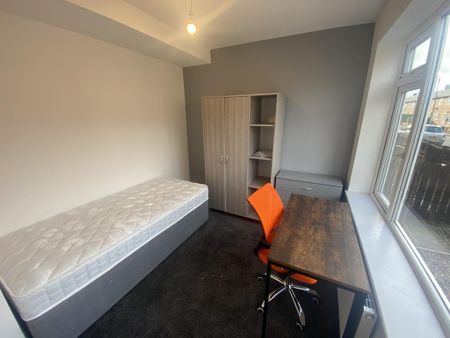 5 bedroom terraced house to rent - Photo 4