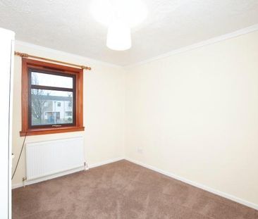 4 bedroom semi-detached house to rent - Photo 4