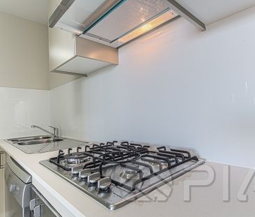 Luxury one bedroom Apartment include Gas and electrical bills. - Photo 2