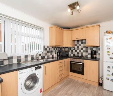 2 bedroom semi-detached house to rent - Photo 5