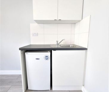 Property to rent - Photo 2