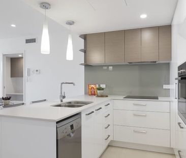 You will be greeted with a well-designed, tranquil & private abode ... - Photo 6