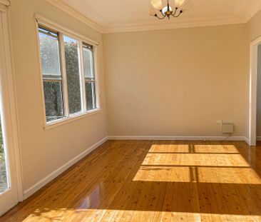 Central Three Bedroom Cottage - Photo 1