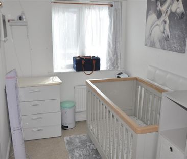 3 bedroom end of terrace house to rent - Photo 2