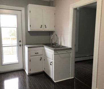 Kline - 1 Bedroom Upper Level Flat just off Quinpool! - Photo 1