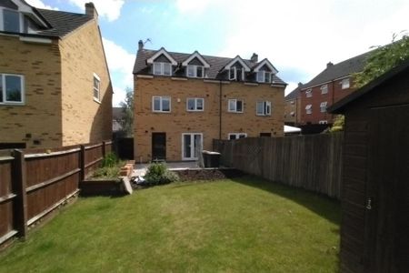 1 bedroom in a house share to rent - Photo 3