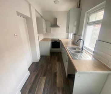 2 bedroom terraced house to rent - Photo 4