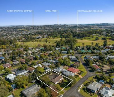 Spacious Home with Views - Photo 4