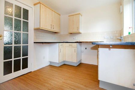 2 bedroom semi-detached house to rent - Photo 4