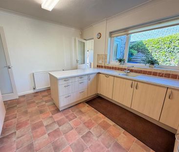 2 bedroom detached bungalow to rent - Photo 2