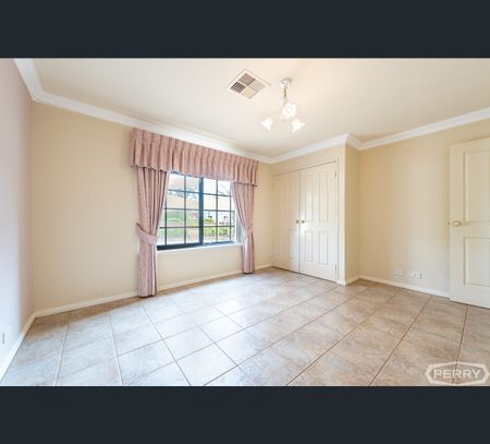 5 Eunamara Retreat, Halls Head, WA 6210 - Photo 5